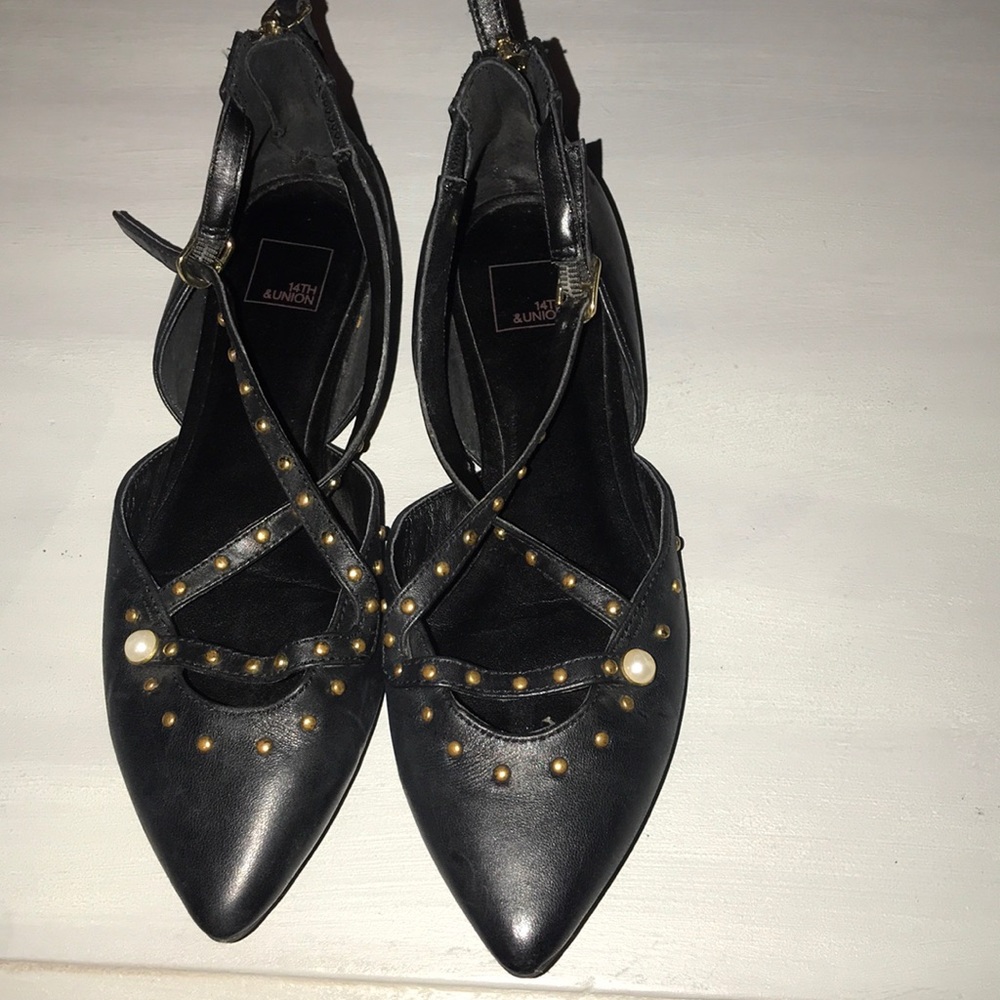 GUC pearl flats
